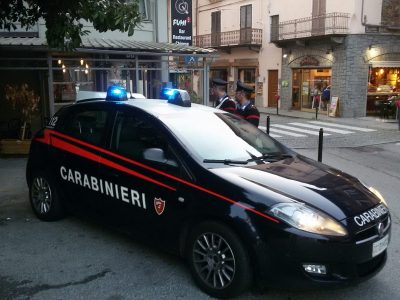 Adescava minori sul web attirandoli poi a casa, arrestato