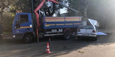 Sorpasso fatale nel leccese: si schianta contro...