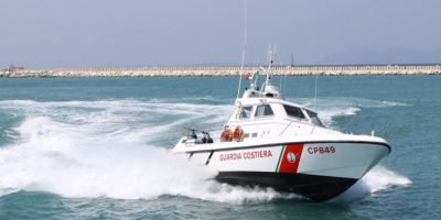 Due cadaveri in decomposizione trovati in mare,...