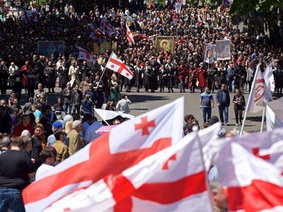 Tblisi, bloccato l’accesso al parlamento georgiano, chieste dimissioni del governo