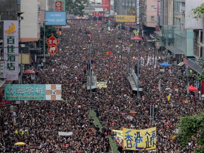 Proseguono le manifestazioni e i cortei a Hong Kong