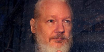 Assange grave in prigione. Il fondatore di Wiki...