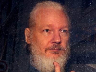 Assange grave in prigione. Il fondatore di WikiLeaks rischia la vita
