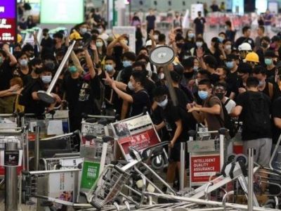 Hong Kong la protesta non si ferma nemmeno davanti ai proiettili della polizia