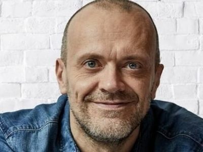 Max Pezzali festeggia il compleanno con il singolo “In questa città”