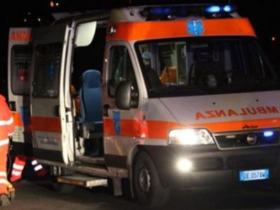 Dramma a Milano, investe un motociclista e si spara, morti entrambi