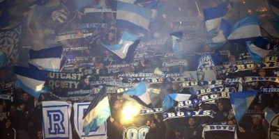 I giocatori del Napoli contestati da un gruppo ...