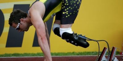 I 33 anni di Oscar Pistorius festeggiati dietro...