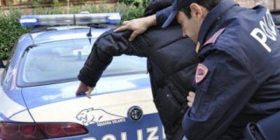 Feriti due poliziotti durante un inseguimento, ...