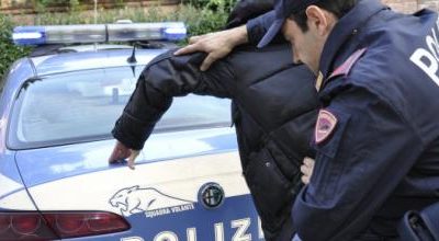 Feriti due poliziotti durante un inseguimento, presi i delinquenti