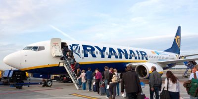 Ryanair, fermati tre Boeing 737 per crepe strut...