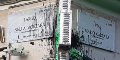 Roma, imbrattate targhe dedicate alle vittime d...