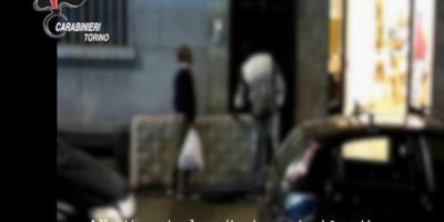 Scoperta tratta di esseri umani con Torino cent...