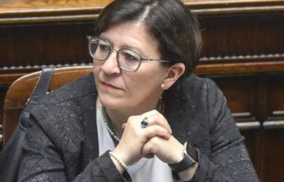 Il Movimento contro Elisabetta Trenta: “Lasci la casa subito!”