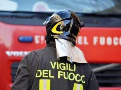 Un camion si incendia ed esplode sulla A1, feriti due Vigili del fuoco