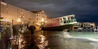 Venezia, prima notte di tregua dopo 48 ore da i...