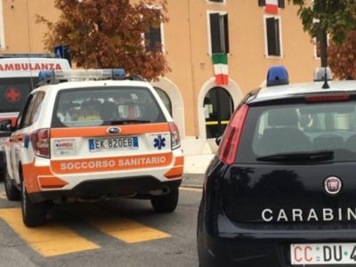 Trovata morta in Municipio, con delle ferite di taglio al petto