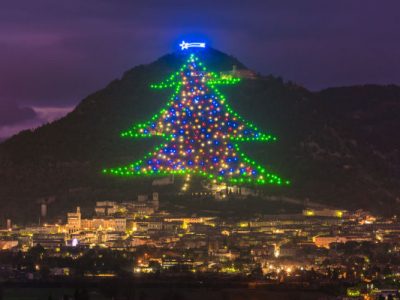 Gubbio, l’albero di Natale più grande al mondo sarà acceso da Betlemme