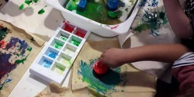 Maestre all’asilo nido fanno dipingere sa...