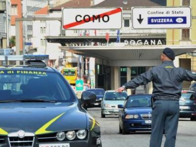 Fermati alla frontiera  svizzera con assegno da 100 milioni
