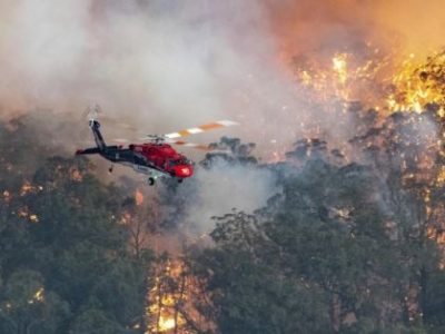 Australia in fiamme, intervengono aerei e navi militari