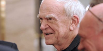 A 90 anni Milan Kundera torna ad essere cittadi...