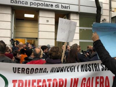 Popolare di Bari, corteo di protesta degli azionisti