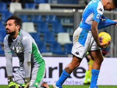 Napoli in rimonta a Sassuolo: il successo arriva al 94′