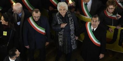 Marcia di solidarietà per Liliana Segre: sfilan...