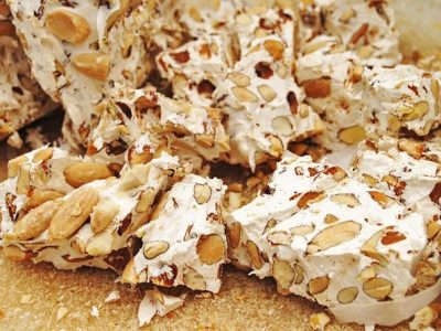 Dolci della tradizione natalizia: il torrone