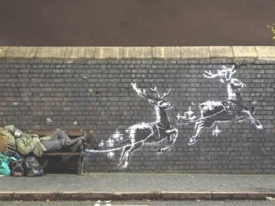 Banksy incanta Birmingham con la panchina trainata dalle renne
