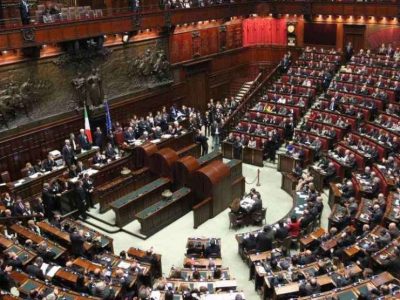 La manovra passa ma solo con la fiducia al Governo