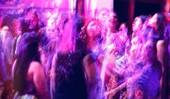 Diciassettenne in coma etilico filmato dagli amici