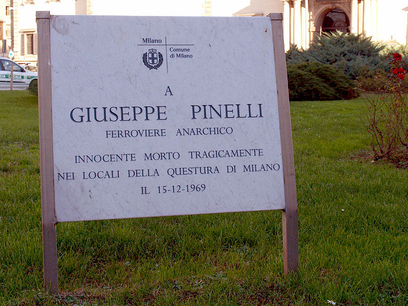 lapide pinelli piazza fontana
