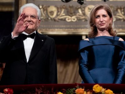 Quattro minuti di applausi per Mattarella alla prima della Tosca