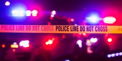 Uomo di colore irrompe in sinagoga e accoltella...