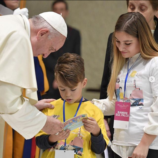 il papa con i bambini