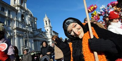 Ritorna la Befana in piazza Navona, ed è festa ...