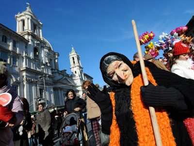 Ritorna la Befana in piazza Navona, ed è festa per tutti