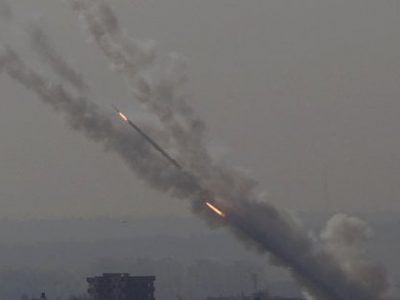 Ancora razzi su Israele che risponde con raid aerei su postazioni di Hamas