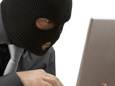 Tre inchieste per stalking seriale e daspo dai social