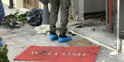 Bomba esplode davanti a un bar a Brindisi, dann...