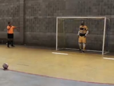Video virale: “la parata del secolo” in una partita di calcio a 5