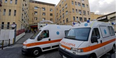 Napoli, per soccorrere l’amico tre ragazz...