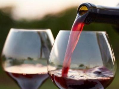 Vino, vittoria per il Made in Italy: in etichetta nessun riferimento al cancro
