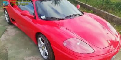 Percepiva il Reddito di cittadinanza, in garage...