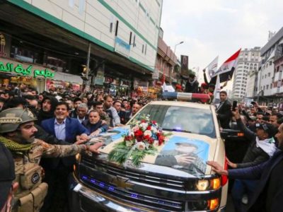 Ai funerali di Soleimani in migliaia scandiscono “Morte all’America”