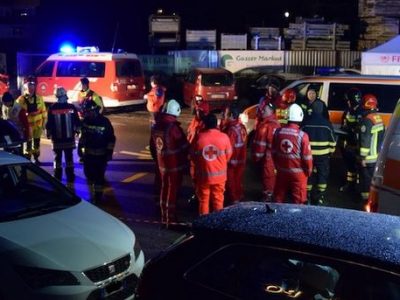 Travolge con l’auto gruppo di turisti: 6 morti e 11 feriti in Alto Adige