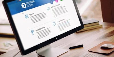 Iscrizioni scolastiche online al via: uno stude...