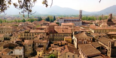 Alla scoperta dei tesori di Lucca: dalle mura a...